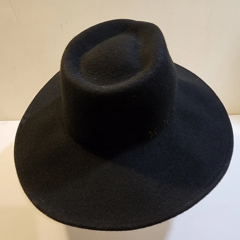 Universal Threads Women's Black 100% Wool hat OS NWT